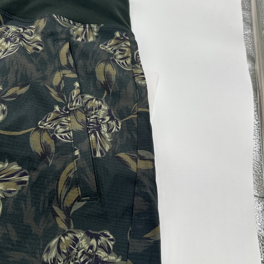 Athleta Trekkie North Printed Short Womens Size 20 Dark Floral Ripstop - Picture 3 of 10